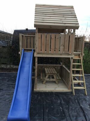 Speeltoestel met glijbaan en schommel - Welles Tuinhout